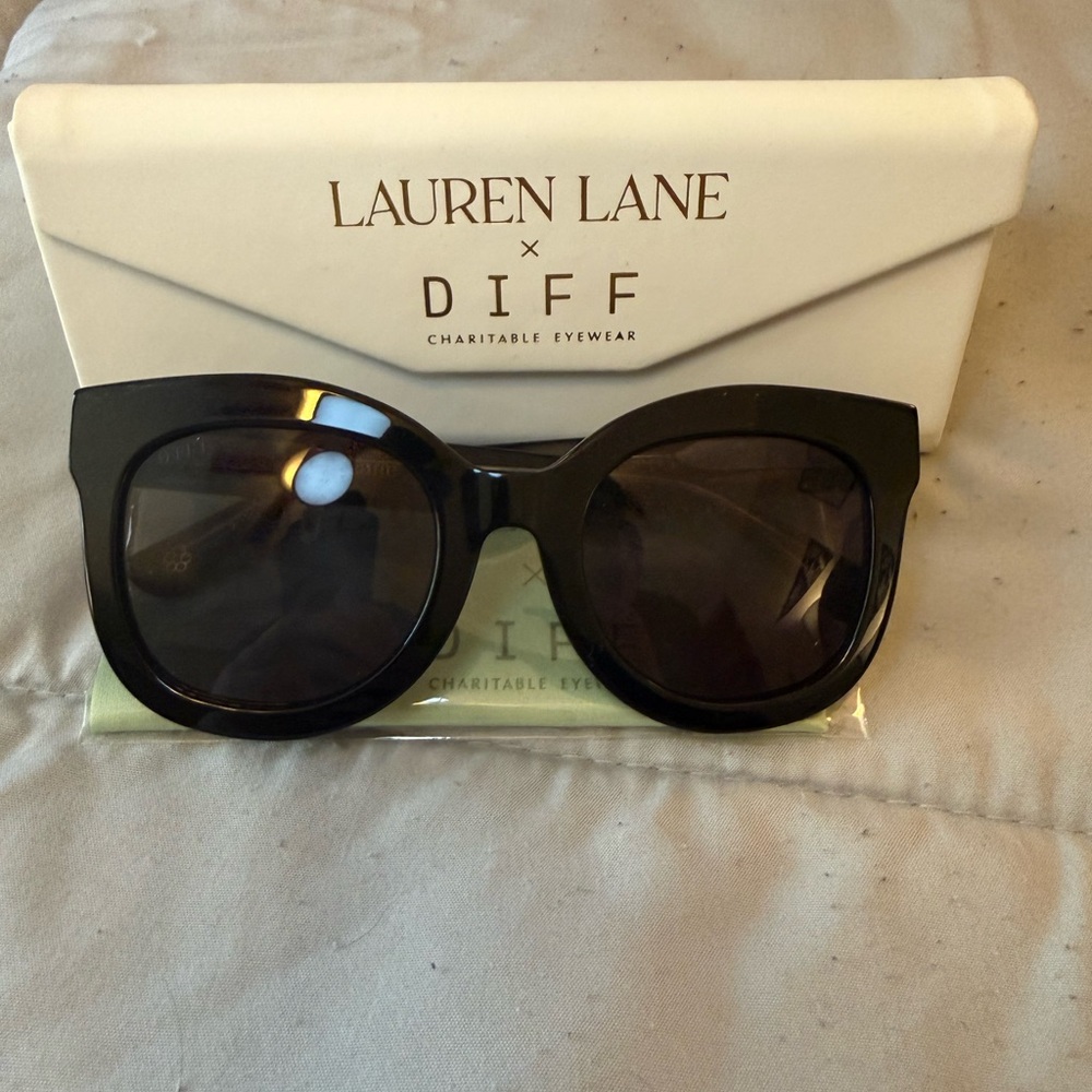 Diff-Black Sunglasses - image 1